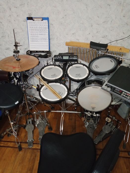 Барабанщик з музичною освітою