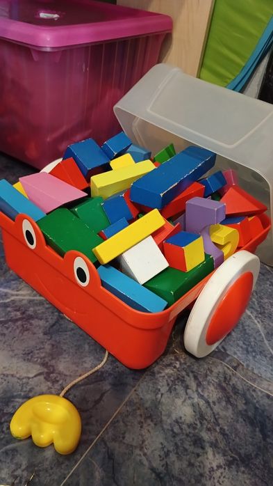 Набір деревяних  кубиків багато деталей