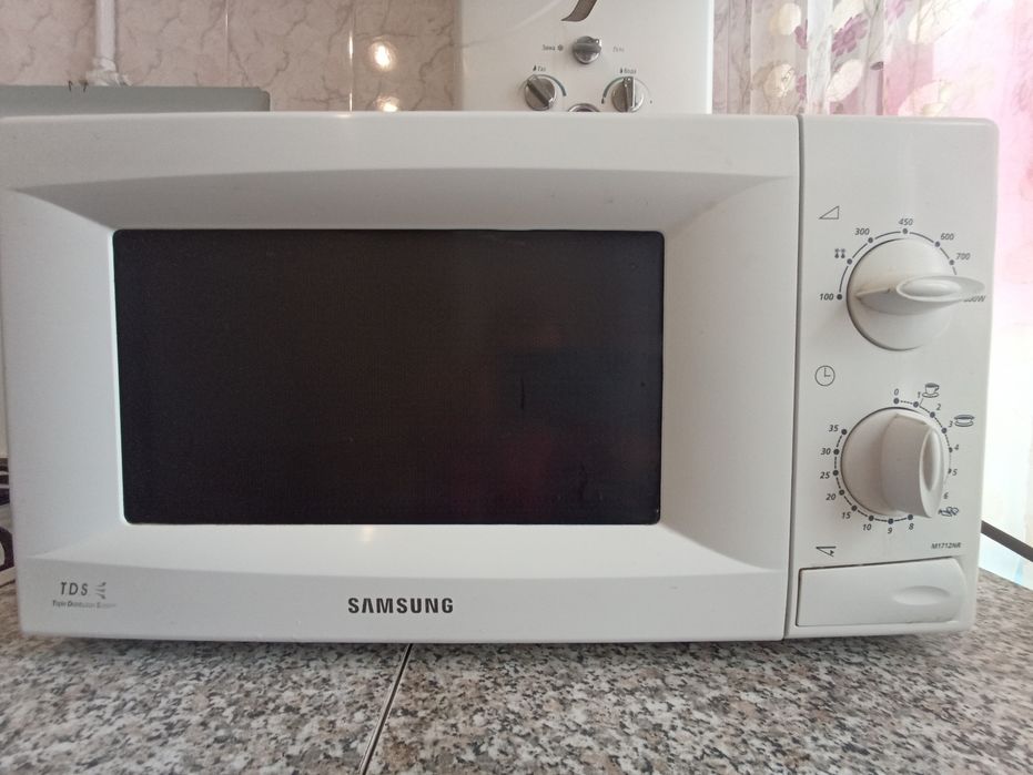 Продам микроволновку Самсунг.