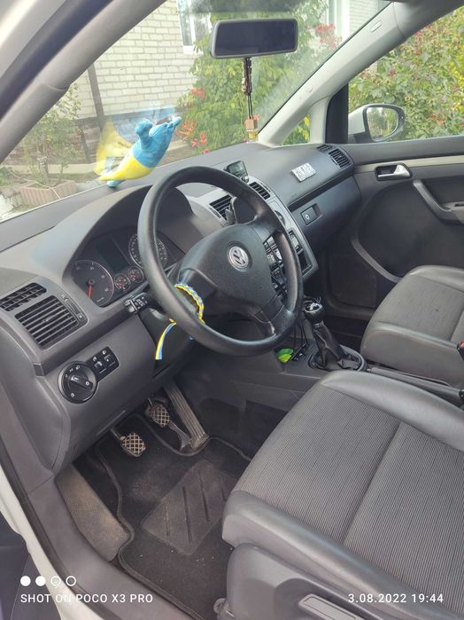 Продам машину Volksvagen Touran