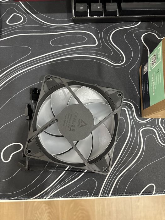 Ventoinha 120mm Arctic P12 Pro A-RGB 3000RPM 4 Pinos PWM (Pack 3)