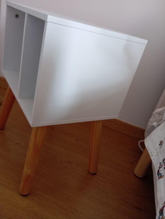 Vendo mesa cabeceira branca