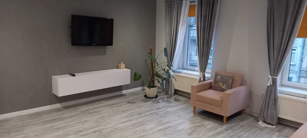 Do wynajęcia mieszkanie  2 pokoje, 53 m² w  Centrum Legnicy, II piętro na ul. Piastowskiej