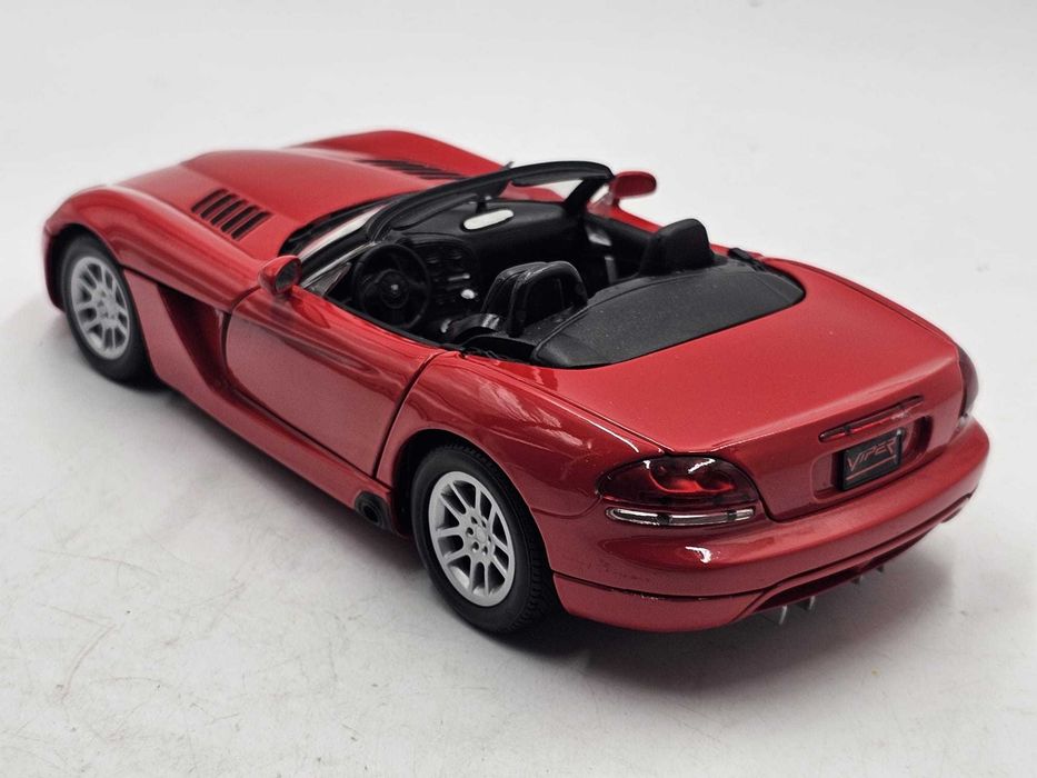 Motor Max 1/18 - 2003 Dodge Viper SRT 10 kabriolet czerwony
