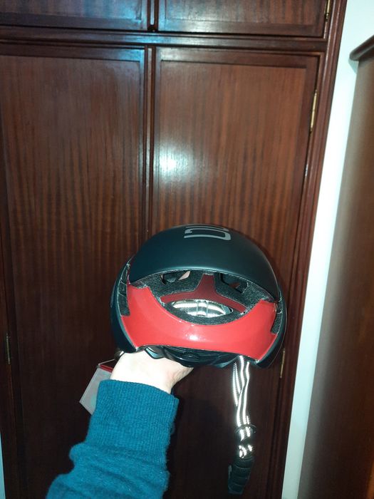 Vendo capacete e selim de bicicleta