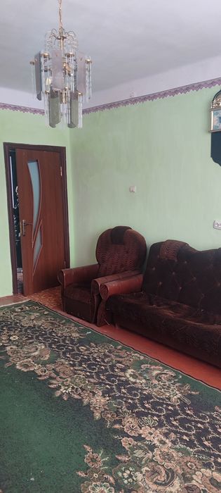 Продається трикімнатна квартира