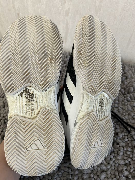 Продам кросівки фірми adidas