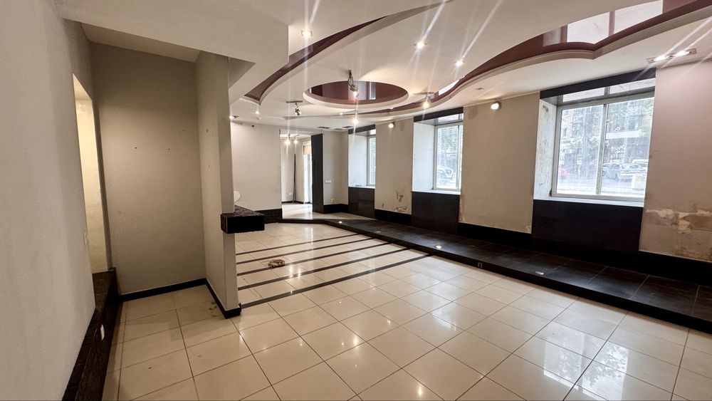 Продаж комерційного приміщення 58,5 м² | вул. Степана Бандери, 59