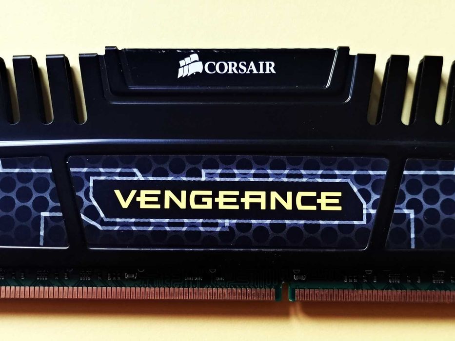 DDR3 8GB CorsaiR VengeAnce 12800 -Komputer
