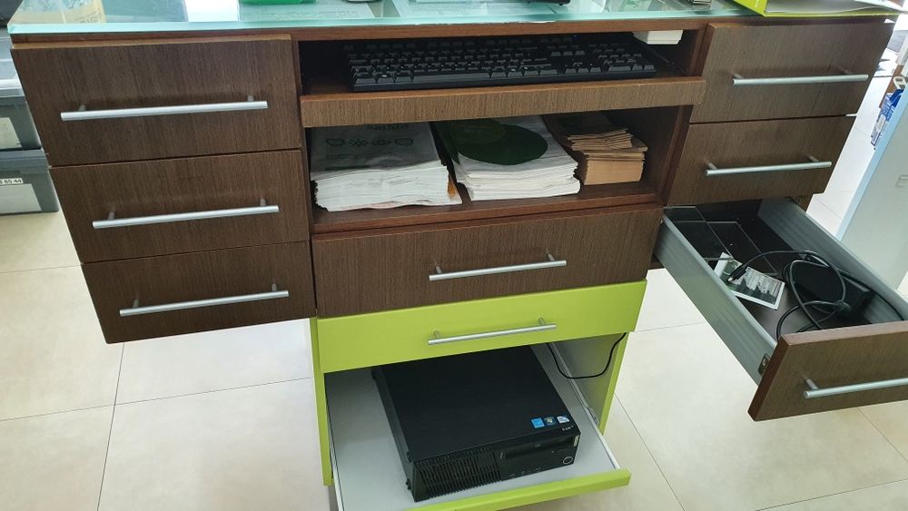 3 Balcões  topo em vidro 300€ os 3