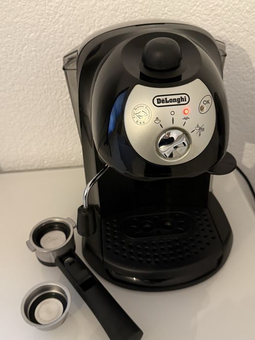 Кавоварка ріжкова DeLonghi EC201CD