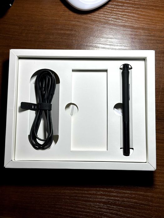 Графічний планшет Wacom Intuos S майже новий