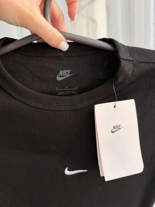 Футболка Nike на хс нова ,заді виріз на спинці