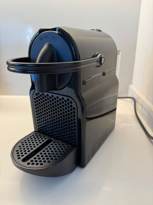 Máquina de Café DELONGHI Nespresso