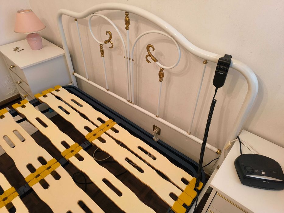 Cama de casal com Estrado Articulado, com Motor e Comando