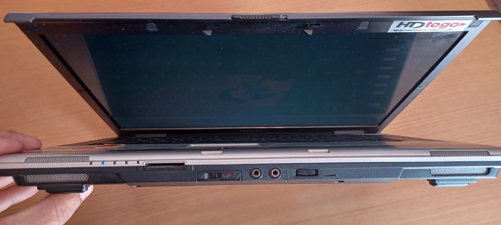 TOSHIBA Laptop / Charger64551174828419121