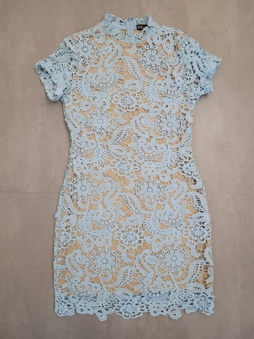 Koronkowa sukienka na cielistej podszewce 36/38