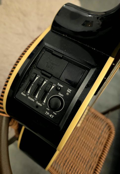 Gitara elektroakuatycznaTakamine G260C-BK
