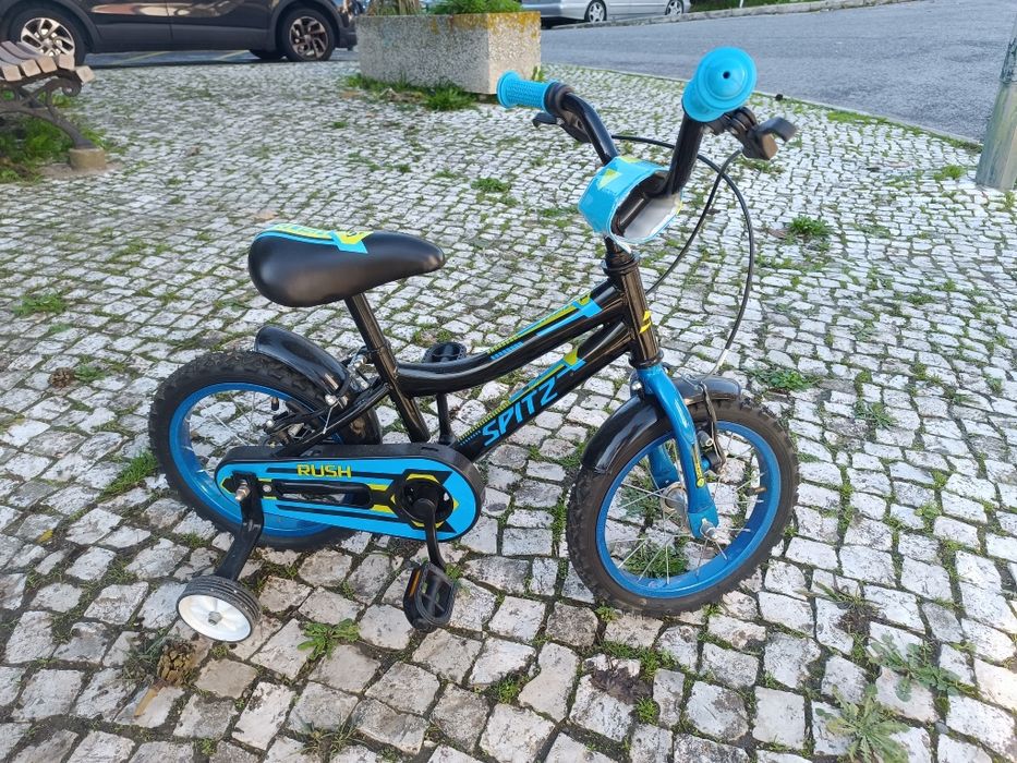 Bicicleta com rodinhas laterais