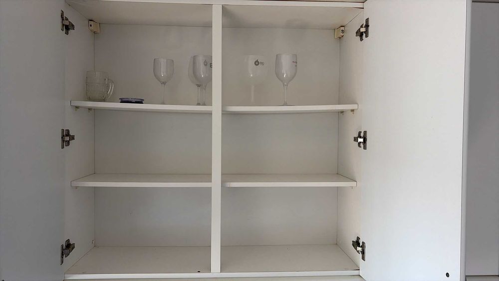 Cozinha completa com móveis, bancada e lava-loiça – Barreiro