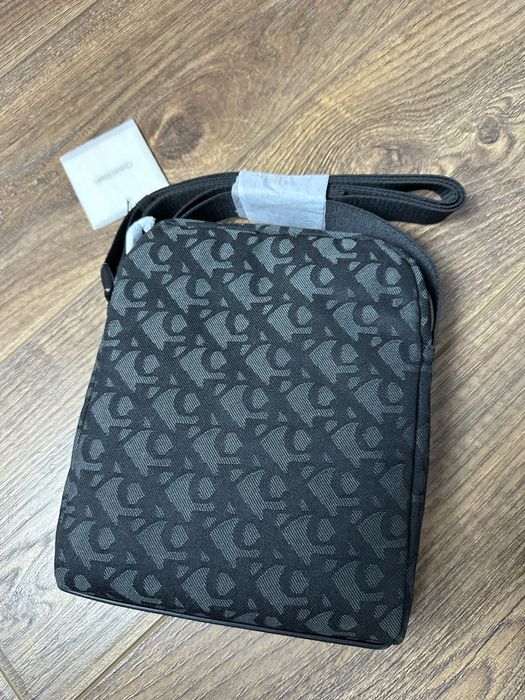 Монограмний месенджер Calvin Klein