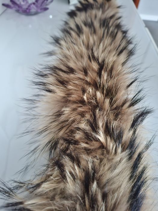 JENOT NATURALNY 69 / 76 cm obszycie kaptura przypinka kołnierz futerko