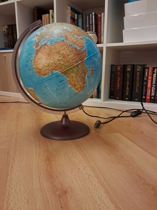 Globo terrestre iluminado