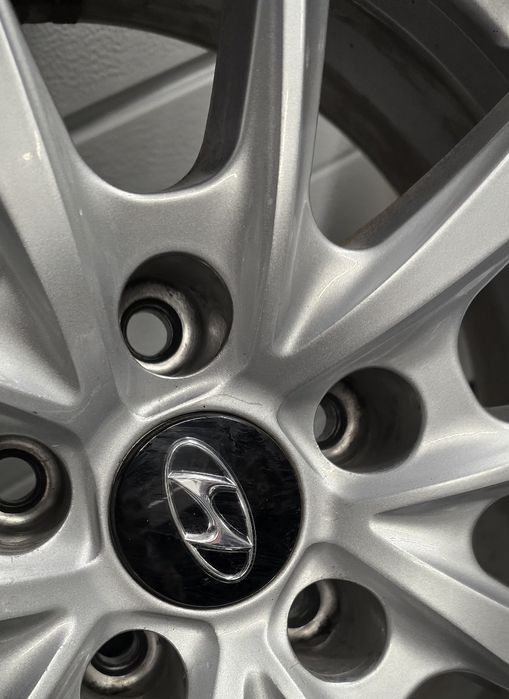 215 65 R17 Kia Mazda Hyundai Mitsubishi 5x114.3 ET40