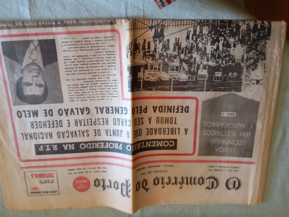 2 exemplares de O Comercio do Porto de 28 e 30 de maio de 1974