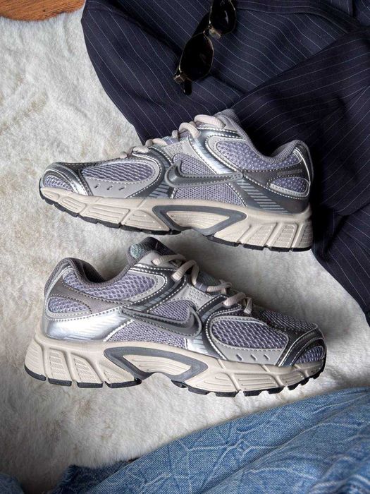 Жіночі Кросівки Nike V5 RNR Metallic