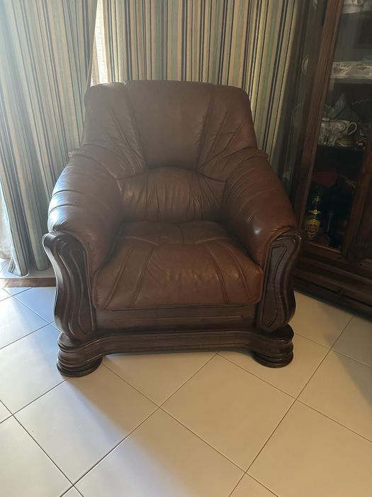 Conjunto 2 sofás em pele genuína e madeira maciça