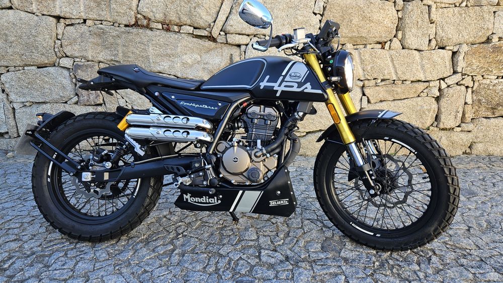Mota mundial 125 como nova  poucos kms