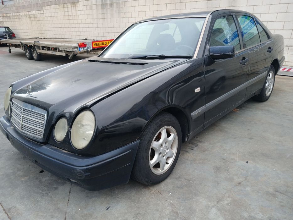 Para peças MERCEDES-BENZ Classe E (W210)
