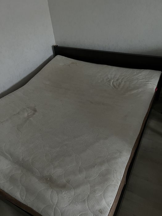 Кровать двухспплтная с матрасом