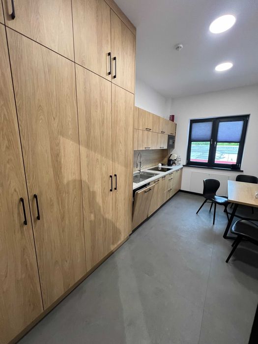 Biura,gabinety urządzone wynajme ,bezpłatny parking.Cena juz z mediami