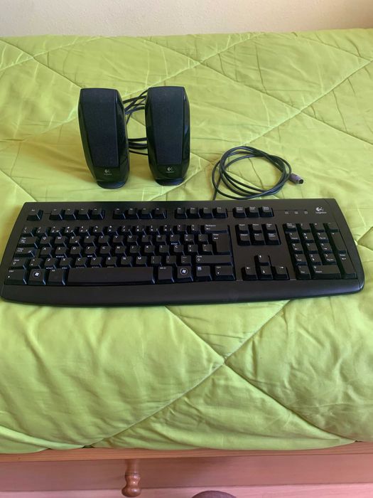 Teclado + Colunas Logitech