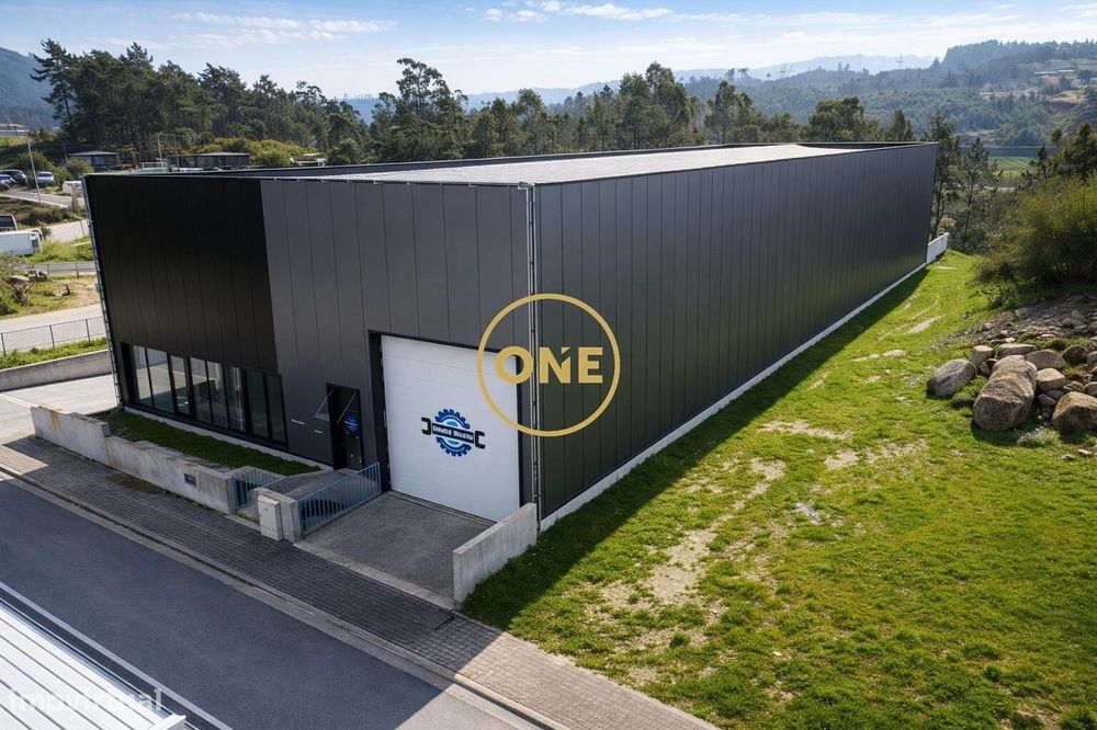 Pavilhão Industrial com 1.100 m2