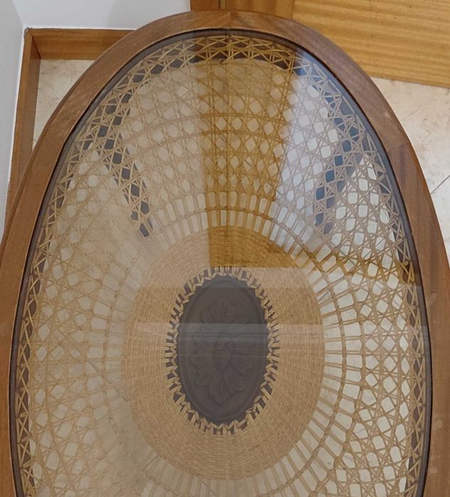 Mesa de centro oval decorativa