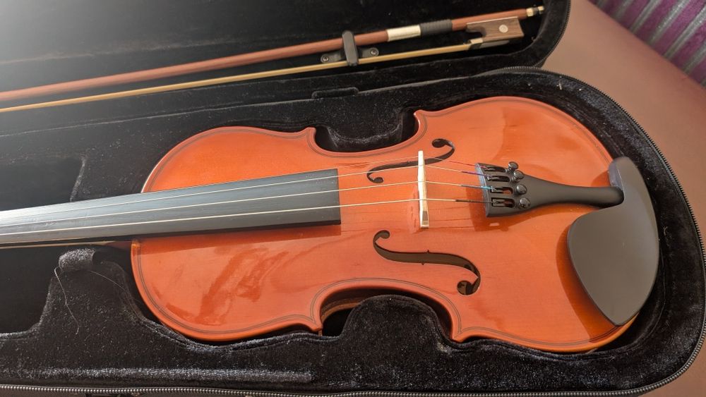 Vendo violino 3/4 como novo com case e extras