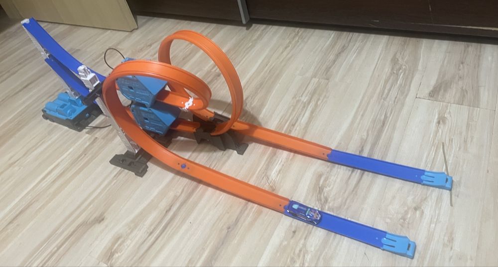 Hot Wheals Track Builder System - tor dla samochodów z 2x napendami