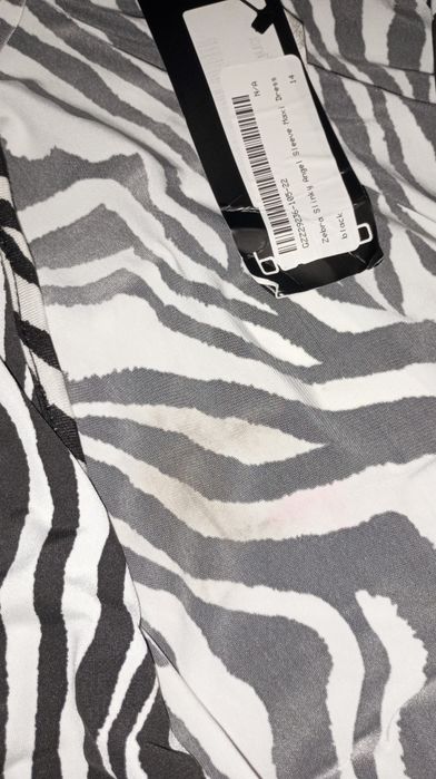 Сукня на запах з принтом від Boohoo