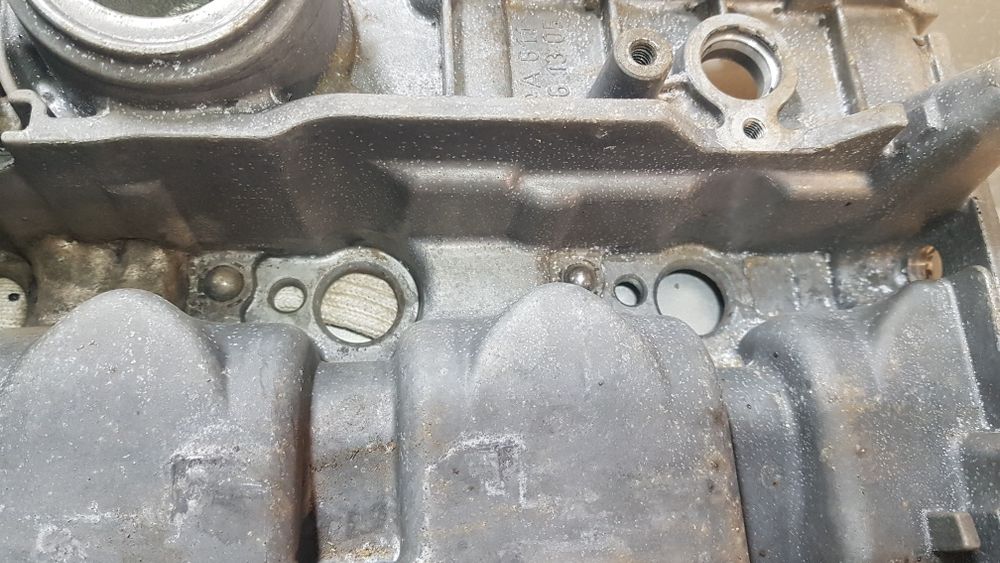 Кришка клапанов Mercedes Benz 2.2cdi om611 om646