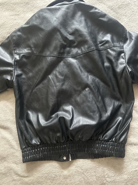 Бомбер bershka xs еко шкіра