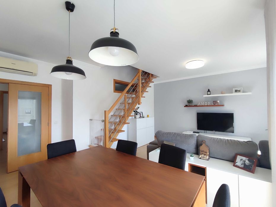 T3 Duplex de Excelência | 250 m² de Área Bruta | Garagem Dupla | Excelente Vista | Quinta do Barroso | 15 Minutos de Coimbra
