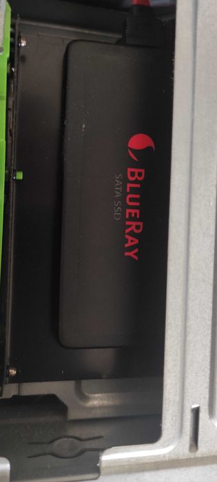 Computer with SSD 256 GB and 8 GB RAM, lightly used, flawless.64751444122115124