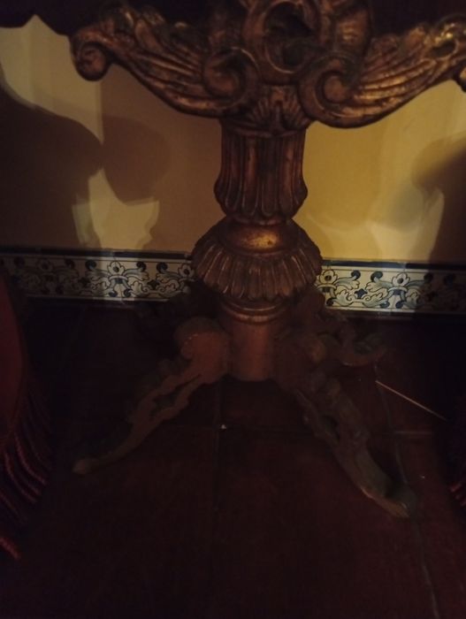 Mesa de jogo em madeira