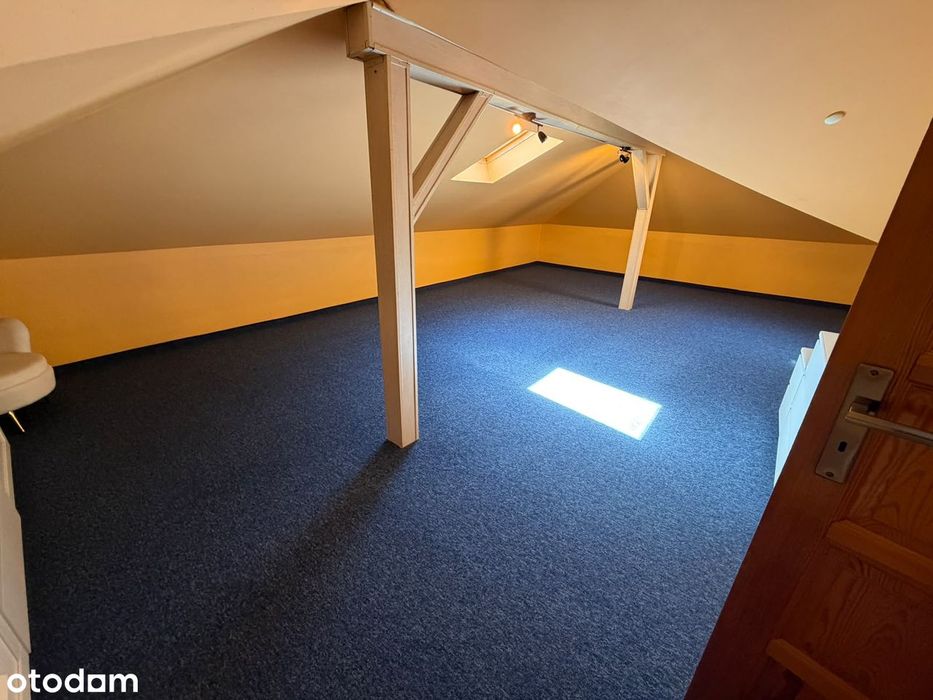 Wolnostojący dom z garażem w spokojnej okolicy z dużą działką 1430m2