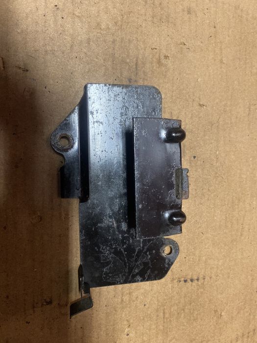 Suzuki GSX 250 E obudowa mocowanie akumulatora B172