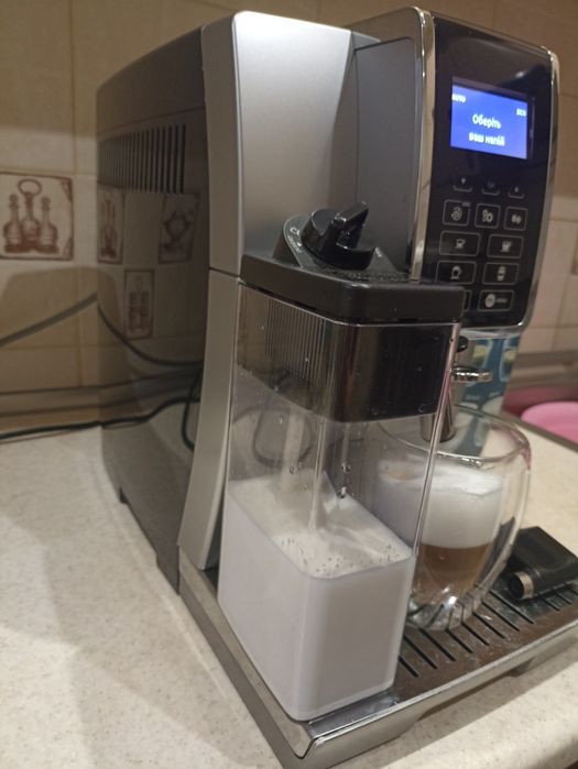 Кавомашина Delonghi dynamica