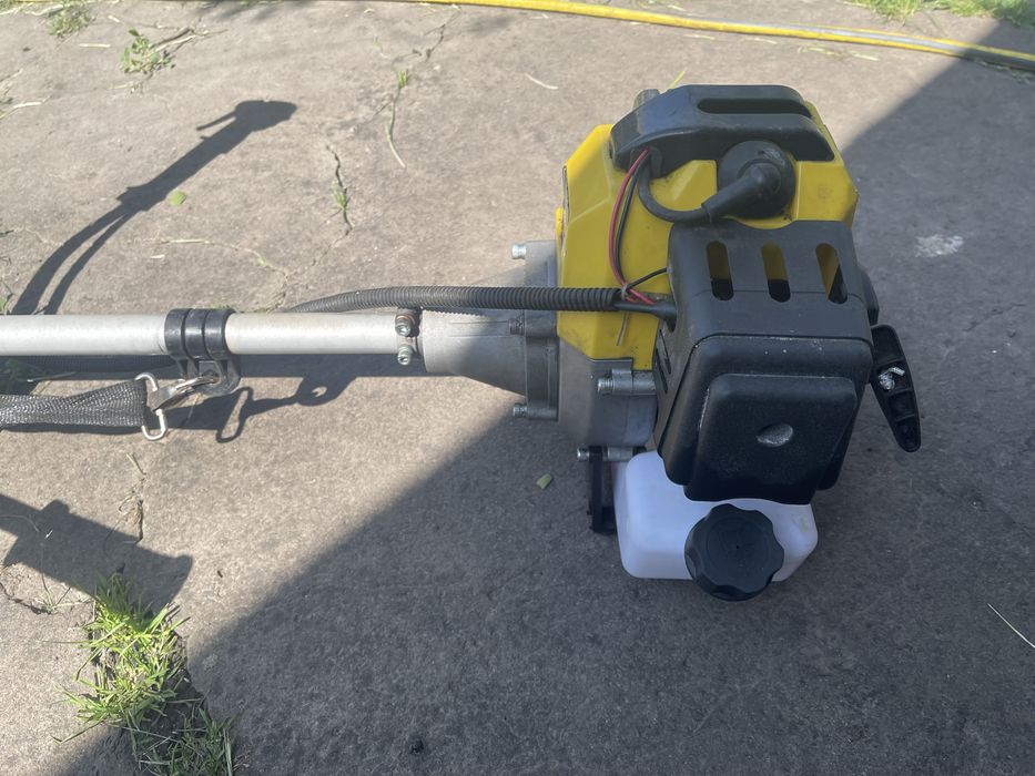 Продам бензокосу